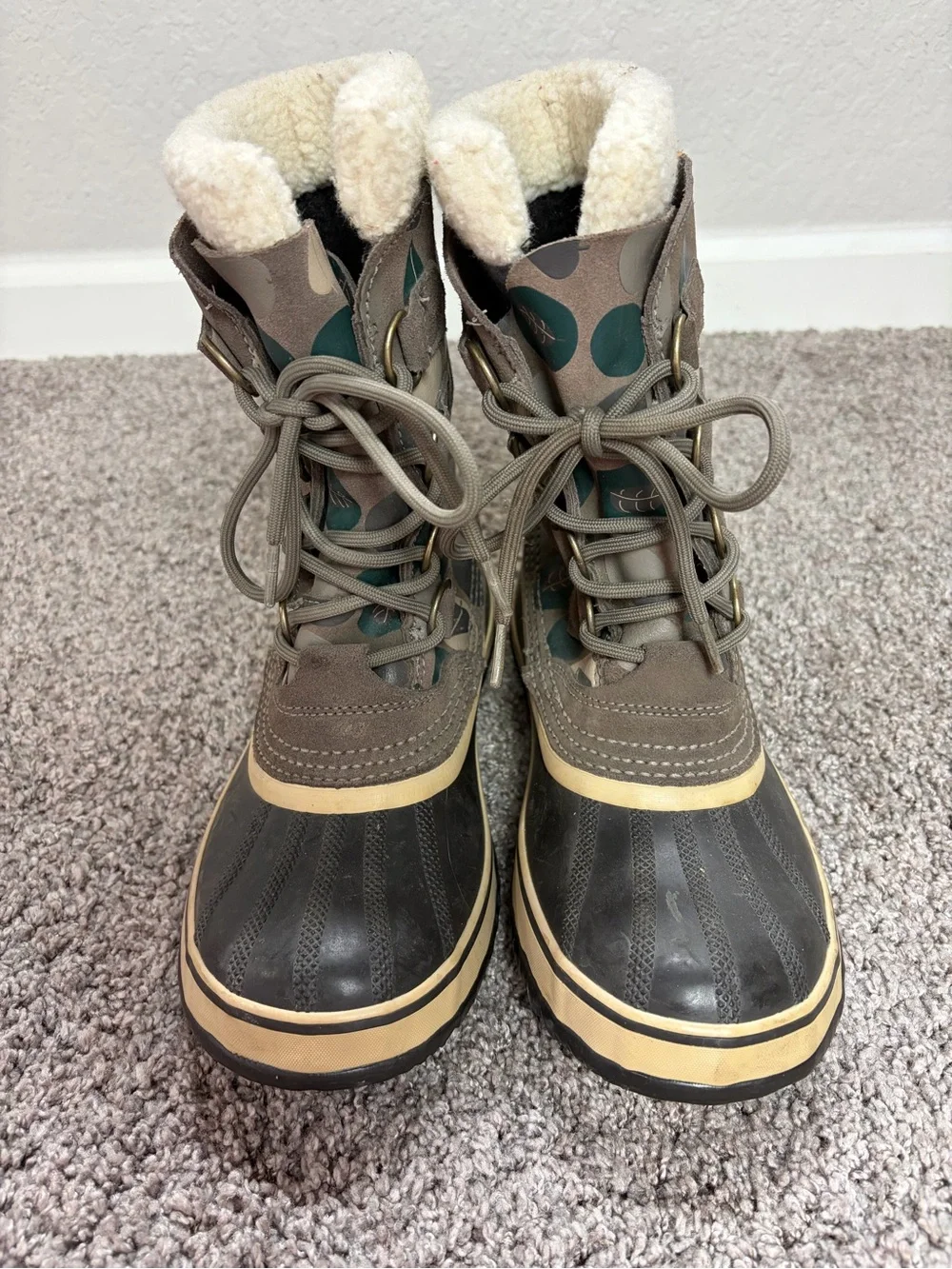 SOREL Waterproof women’s Black and Tan PAC Winter Boots